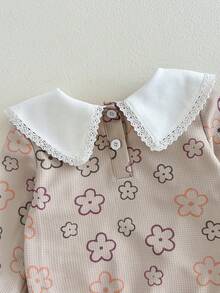 SHEIN Bộ trang phục 2 món cho bé gái, cổ búp bê màu trắng dễ thương, viền xếp nếp, họa tiết hoa nhiều màu, quần ống loe màu mơ trơn cạp chun, thích hợp cho mùa thu/đông, trang phục thường ngày, hoạt động ngoài trời - Màu be - Xem 6