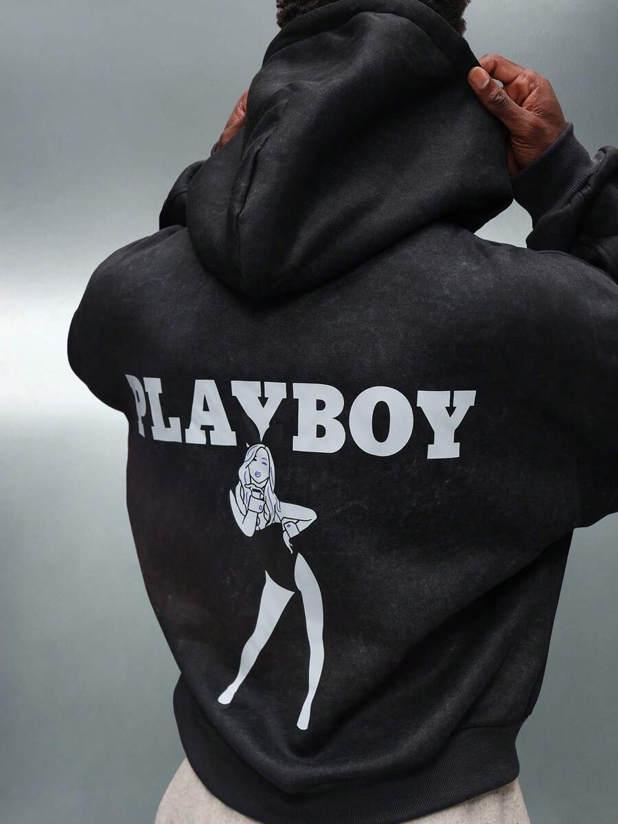 PLAYBOY X SUMWON 短款宽松套头连帽衫，配有抽绳兜帽和中央口袋，打造休闲街头风格 - 黑色 - 查看 1