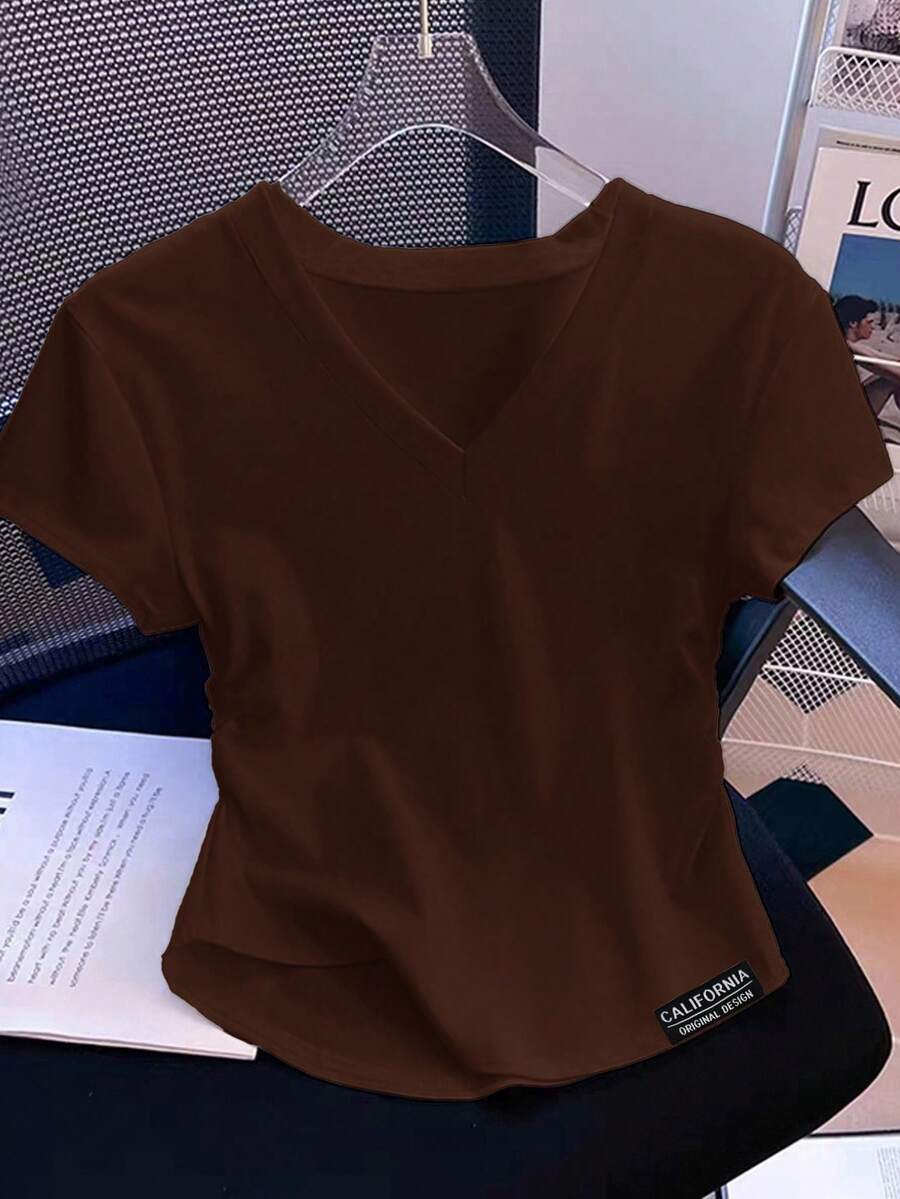 SHEIN EZwear 女式休闲 V 领褶饰短袖修身 T 恤,适合秋夏季 - 巧克力棕 - 查看 1