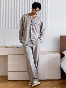 DAZY 男士純色紋理V領上衣與長褲套裝居家服，秋冬睡衣 - 灰色 - 查看 1