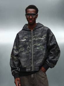 PLAYBOY X SUMWON 迷彩短款连帽夹克，拉链开合，大号徽标印花，适合冬季休闲街头服饰 - 彩色 - 查看 3