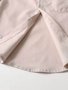 SHEIN Koszula chłopięca z długim rękawem, w jednolitym kolorze, z delikatnym małym logo, pasująca do spodni codziennych, odpowiednia do noszenia na co dzień, w podróży, na spotkaniach towarzyskich, na święta i do szkoły, uniwersalna koszula na wiosnę i jesień. - Kolor khaki - Zobacz 6