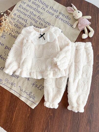 SHEIN Genkimix Kids 2pcs Baby Girls Floral Collar Cute Bow Long Sleeve Minimalist Long Pants Comfortable Coral Fleece Rabbit Home Outfit Set, Autumn/Winter Baby Set Autumn Winter Season Baby Girl Warm Sets Cozy Baby Girl Set Toddler 2 Piece Winter Clothing Baby 2 Piece Set