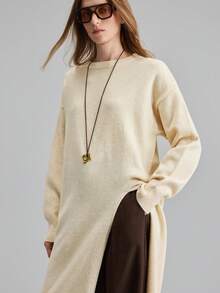 Ontre Vestido de Suéter Oversized de Gola Alta Macio e Confortável em Mistura de Malha com Fenda na Frente, Manga Longa Ajuste Relaxado, Acabamento Canelado, Versátil para Todas as Estações, Elegante Casual Urbano Negócios Transporte Moda Aeroporto de Alta Qualidade - Bege - Visão 5