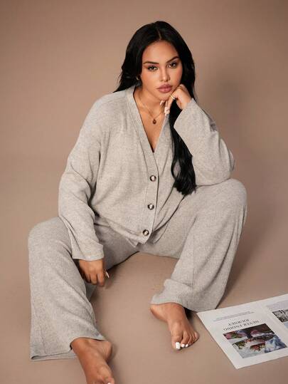 Lazeform 3 قطع مجموعة للمرأة ذات المقاسات الكبيرة تتكون من كارديجان بياقة على شكل حرف V لون سادة، وبلوزة بأكمام طويلة، وبنطال بحمالات