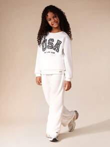 SUMWON Conjunto de sudadera con capucha y pantalón de chándal para niñas con estampado de leopardo y texto "USA" para uso casual en el hogar - Blanco - Ver 3
