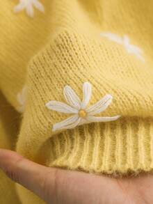 CosyJoli Plus Size Women Daisy Floral Pattern Loose Fit Casual Yellow Pullover Sweater In Fall/Winter
