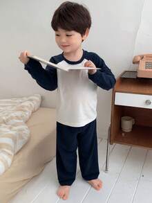 DAZY Bộ 2 món/Bộ áo thun cổ tròn màu tương phản thường ngày và quần nỉ ngủ cho bé trai - Màu xanh lam - Xem 3