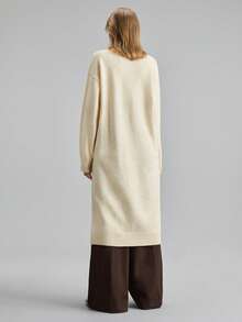 Ontre Vestido de Suéter Oversized de Gola Alta Macio e Confortável em Mistura de Malha com Fenda na Frente, Manga Longa Ajuste Relaxado, Acabamento Canelado, Versátil para Todas as Estações, Elegante Casual Urbano Negócios Transporte Moda Aeroporto de Alta Qualidade - Bege - Visão 6