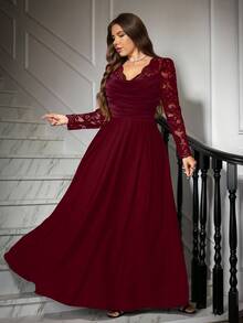 Ellevyn Elegantes Kleid in Große Größen für Frauen mit Kontrast-Spitze, Langarm und plissiertem Design