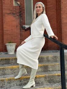 Vivie Lora Bộ 2 món áo khoác cardigan mềm mại màu trắng và chân váy dành cho nữ - trắng - Xem 3