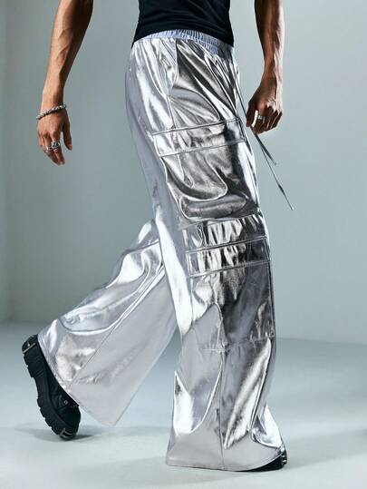 Street Life بنطلون رياضي رجالي بخصر مطاطي وجيوب كارجو ساق واسعة لون فضي لامع