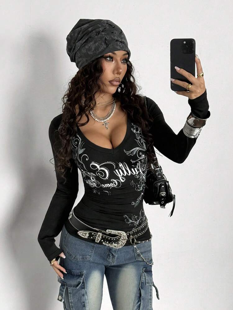 StreetHx 女式黑色 V 领修身打底衫，哥特式银色图案印花，朋克摇滚万圣节休闲街头服饰 Y2K Baddie 2000 年代风格长袖 T 恤 - 黑色 - 查看 4