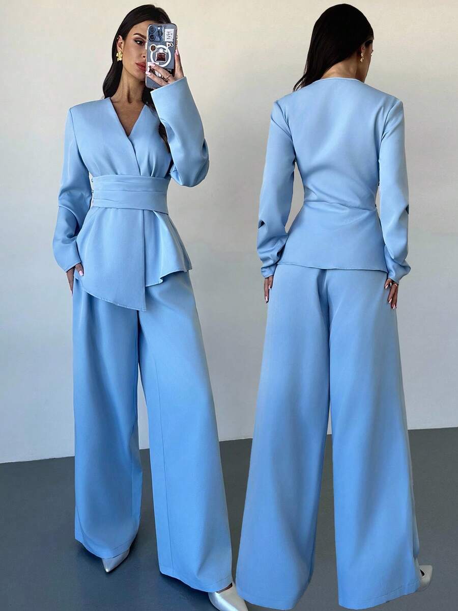 Firerie Nouvelle tenue élégante et décontractée pour femmes, style polyvalent minimaliste urbain pour le bureau et les déplacements. Top à manches longues bleu col V, tenue d'automne, tenue de professeur, tenue d'aéroport, tenue de sortie, rentrée scolaire, tenue de bureau décontractée, style "old money", sobre, tenue de bureau pour femmes - Bleu azur - Voir 1