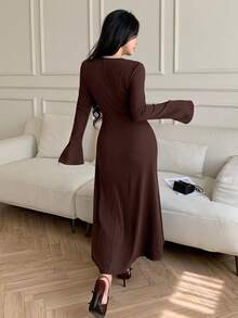 Feyla Gaun Maxi Rajut Bergaris Berpotongan V Dalam Elegan Seksi untuk Wanita, dengan Detail Berlubang, Leher V Dalam, Lengan Mengembang, dan Tambal Sulam Payet, Musim Semi/Gugur - Coffee Brown - View 7