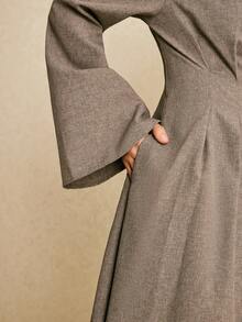 Poéselle Elegantes Damenkleid Einfarbig mit V-Ausschnitt, plissierten ausgestellten Ärmeln und geschlitztem Saum, Laternenärmelkleid, Langarmkleid - Khaki - Übersicht 9