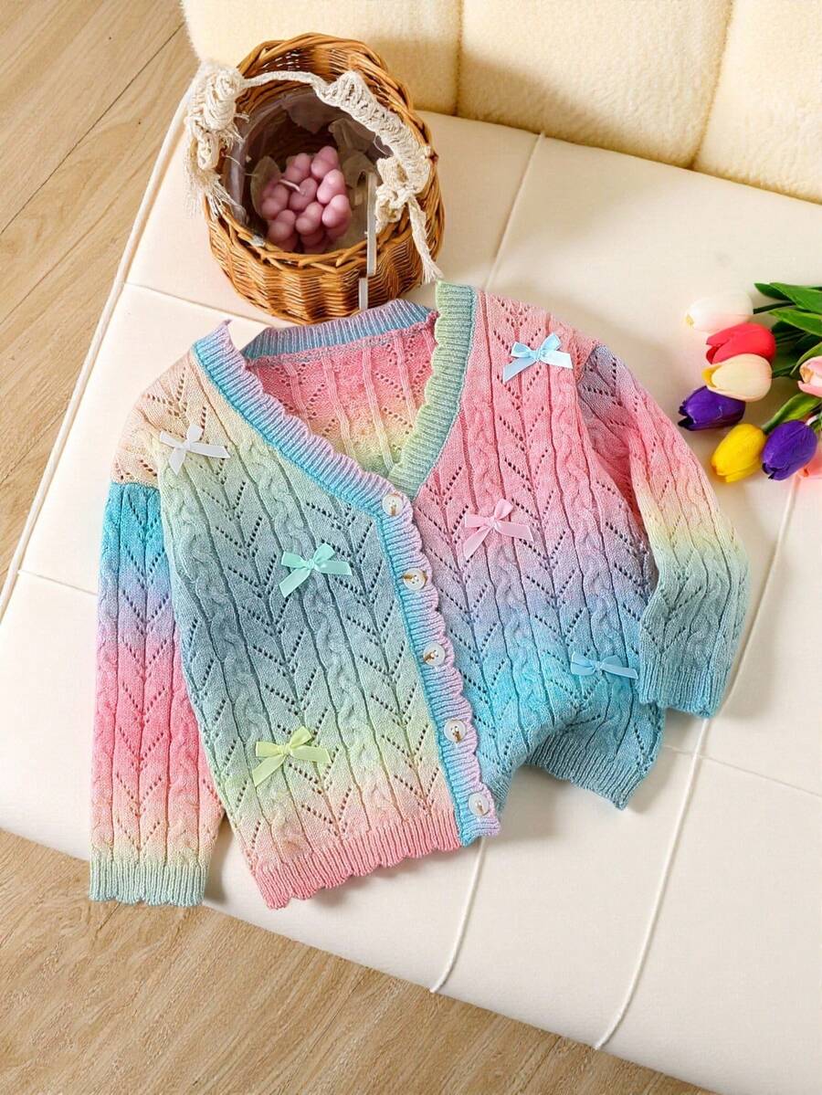 SHEIN Playful Pals 女童随机渐变镂空扭结缎带蝴蝶结纽扣针织开衫，柔软舒适，适合日常、户外、旅行、度假、居家、托儿所、女童玩耍穿着，秋冬季圣诞节万圣节毛衣 - 彩色 - 查看 1