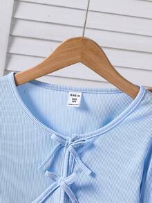 SHEIN Vintaside Kids 2 件套女童休闲罗纹针织开衫，蝴蝶结装饰和简约印花吊带裙，春秋 - 淺藍色 - 查看 5