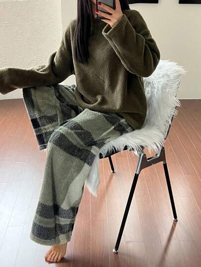 DAZY 女士加厚纯色抓绒上衣和格子宽松蓬松舒适睡裤套装，冬季家居服