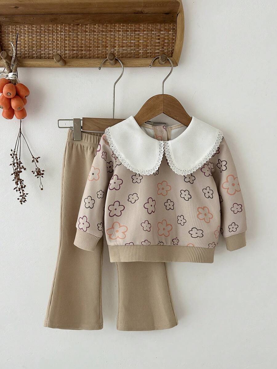 SHEIN Bộ trang phục 2 món cho bé gái, cổ búp bê màu trắng dễ thương, viền xếp nếp, họa tiết hoa nhiều màu, quần ống loe màu mơ trơn cạp chun, thích hợp cho mùa thu/đông, trang phục thường ngày, hoạt động ngoài trời - Màu be - Xem 1