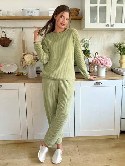 Snug Reverie Women's Solid Color Minimalist Long Sleeve Top And Pants Set, Daily Wear