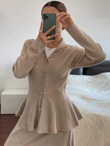 DAZY 2 件女式荷叶边领开衫毛衣和裙子套装，法式腰部收紧修身长袖上衣和裙子，冬季 - 卡其色 - 查看 6