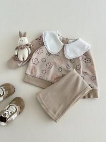 SHEIN Bộ trang phục 2 món cho bé gái, cổ búp bê màu trắng dễ thương, viền xếp nếp, họa tiết hoa nhiều màu, quần ống loe màu mơ trơn cạp chun, thích hợp cho mùa thu/đông, trang phục thường ngày, hoạt động ngoài trời - Màu be - Xem 8