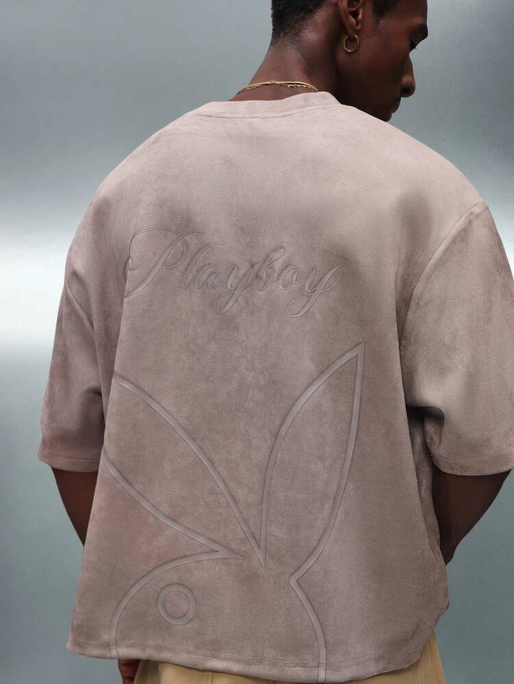 PLAYBOY X SUMWON Camiseta Casual de Manga Curta com Gola Careca, Estampa Gráfica com Logo de Coelho em Suedete, Corte Ajustado Oversized, Streetwear