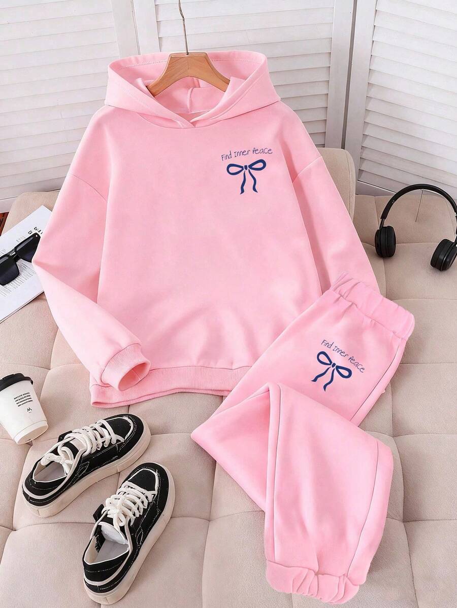 SHEIN 秋冬舒适风,女童卡通可爱蝴蝶结装饰字母印花连帽衫和运动裤两件套,时尚个性冬季女童套装 - 粉色 - 查看 1