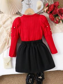 مجموعة فتاة شابة من قطعتين، تتكون من ملابس علوية مزينة بخرز مع أكمام واسعة من الصوف الناعم على شكل خروف، وتنورة عالية الجودة أنيقة، مناسبة للربيع والخريف