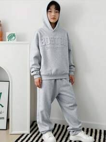 SHEIN 青少年男孩休闲韩版宽松字母图案连帽衫和松紧腰裤套装，适合秋季、春季、户外玩耍、学校、街头风格、派对和休闲、运动服、儿童男孩服装、返校服装 - 淺灰色 - 查看 7