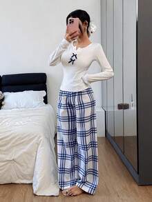 SHEIN Bộ đồ ngủ áo thun trơn màu trơn họa tiết kẻ caro và quần dài in họa tiết kẻ caro cho nữ, trang phục mùa thu đông - trắng - Xem 5