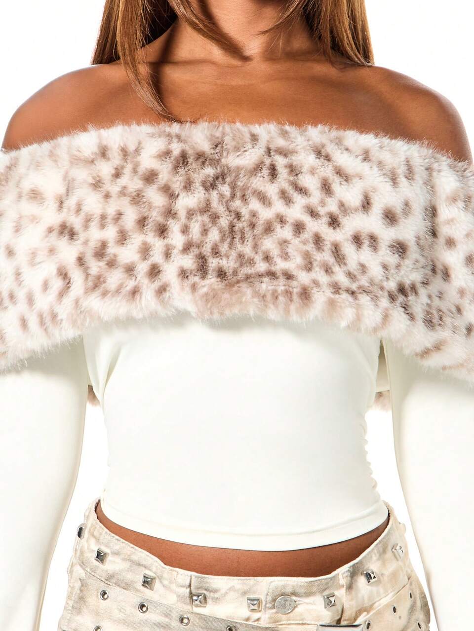 SUMWON Cropped com Mangas Longas e Ombros à Mostra, Detalhe de Envolvimento e Tecido Texturizado com Acabamento de Pele para Outono e Inverno