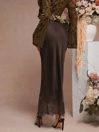 L'Amorae 纯色缎面蕾丝下摆细节低腰中长裙