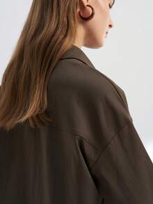 Airaco 女式纯色落肩长袖单排扣休闲口袋衬衫 - 棕色 - 查看 3