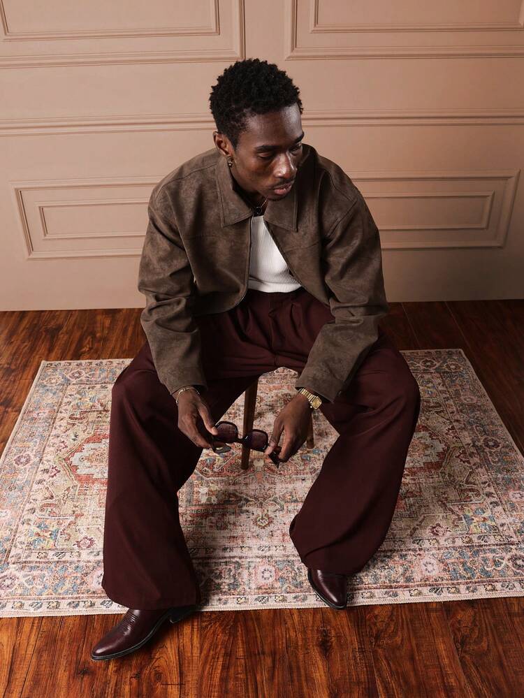 Bundfaltenhose mit weitem Bein und hoher Taille