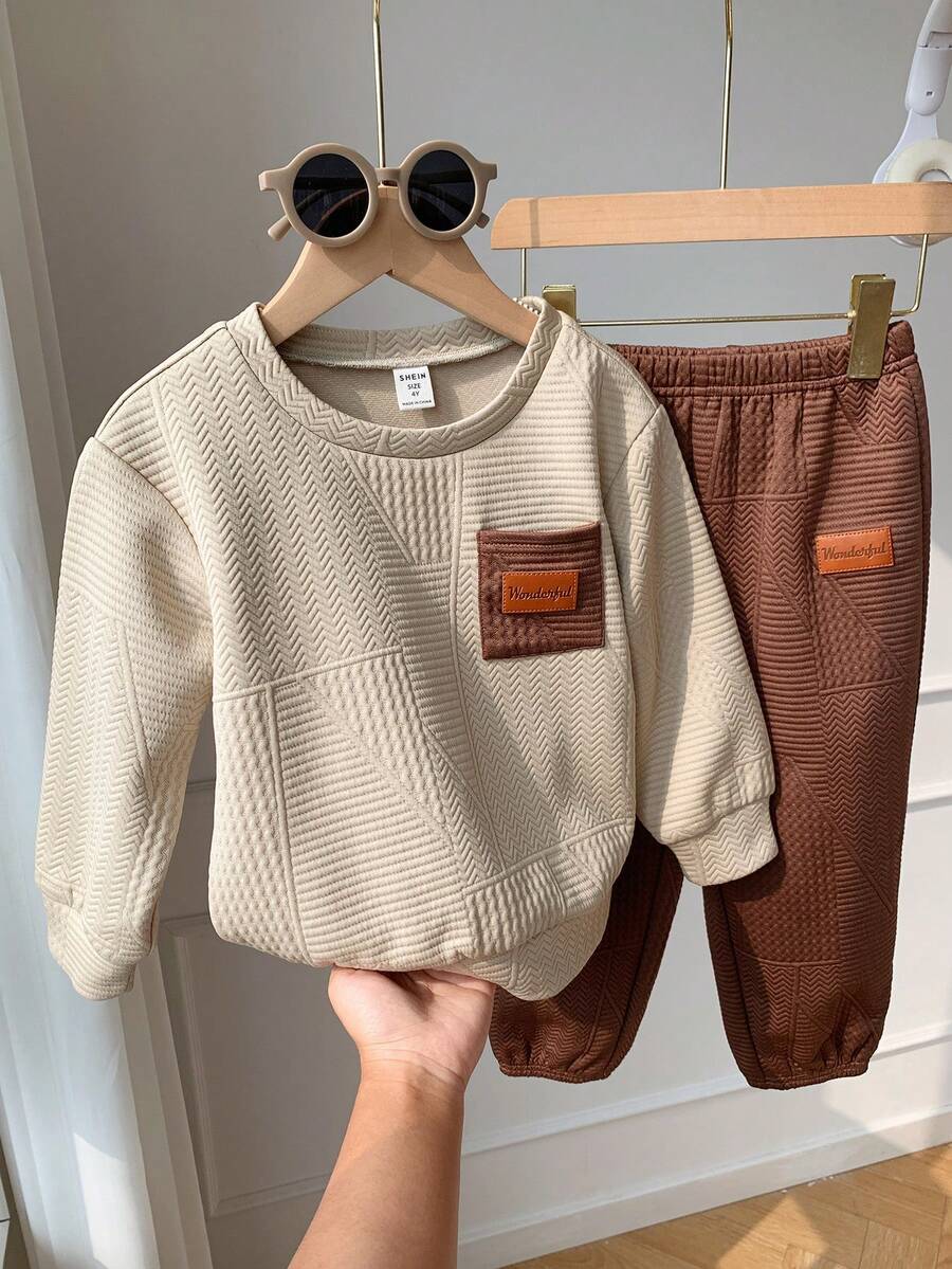SHEIN 2 件套儿童男孩休闲可爱撞色拼布圆领套头衫和松紧腰慢跑裤针织套装，适合学校、花园、海滩、生日、所有季节（春、夏、秋、冬），羊毛，加厚 - 棕色 - 查看 1