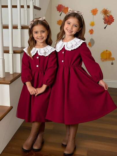 SHEIN 年轻女孩韩版休闲灰色连衣裙，采用柔软亲肤的面料制成，舒适有质感，搭配同色系披肩式设计增添时尚层次感，还有实用的口袋细节，长开叉连衣裙设计优雅时尚，整体简约而有设计的风格适合上学、休闲外出、秋冬