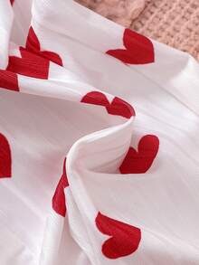 SHEIN Leap Crew 2 件套女童白色心形印花长袖睡衣套装儿童幼儿家居服睡衣可爱小女孩罗纹白色睡衣，带有红色心形图案和饰边舒适睡眠套装小女孩心形印花家居服柔软白色长袖睡衣上衣和裤子套装心形睡衣套装情人节婴儿服装婴儿睡衣套装红色心形儿童睡衣 - 紅白色 - 查看 9