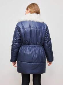 少女冬季甜美清凉首选加厚毛领羽绒服。适合上学和外出，时尚百搭，闪亮面料在雪天拍照效果极佳。收腰设计避免臃肿，毛领保暖又美观，一件即可应对多个冬季造型。 - 藏蓝色 - 查看 2
