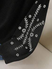 CosyJoli Plus Size Casual Round Neck Fitted Embroidered Floral Pullover Sweater/Winter