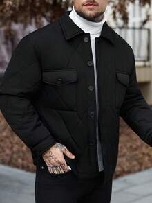 Manfinity CasualCool 男士休闲纯色绗缝纽扣长袖羽绒服，冬季黑色外套，适合日常休闲、周末旅行、户外活动、探险旅行、轻松的工作环境或半正式场合，也是送给男友/丈夫、周年纪念日或圣诞节的理想礼物。 - 黑色 - 查看 3