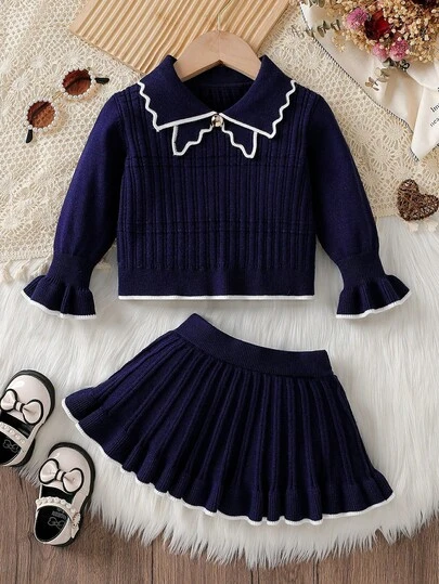 女婴甜美百搭2025秋冬新款毛衣套装，藏青色针织长袖套头衫+短裙两件套，蕾丝领口和领带细节，柔软可爱慵懒气息，宽松舒适的婴幼儿外套，易于搭配紧身裤/短靴，适合日常穿着和户外旅行
