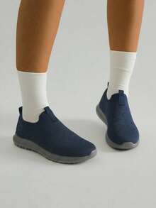 Tenis para hombre slip-on de tejido ligero, punta redonda, sin agujetas, suela gruesa, estilo minimalista casual para uso diario - Azul Marino - Ver 3