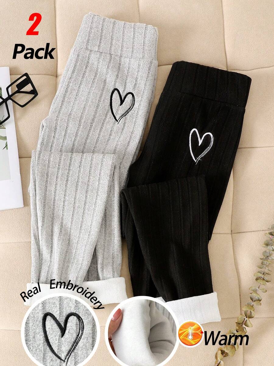 SHEIN 2 件套青少年女孩休闲家居服百搭多功能毛绒罗纹珊瑚绒柔软舒适针织心形刺绣腰部拼布紧身裤套装，黑色和灰色 - 彩色 - 查看 1