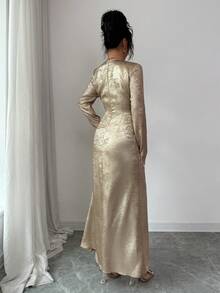 Rafferiza 女式优雅派对性感深V领天鹅绒金属装饰修身高开衩连衣裙 - 香檳色 - 查看 2