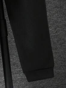 SHEIN 2件套儿童青少年男童休闲字母3D压纹图案圆领套头衫和纯色针织裤套装，适合通勤、上学、休闲、旅行、运动，春夏秋冬四季皆宜，加厚抓绒面料。 - 卡其色 - 查看 5