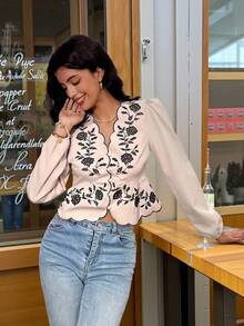 Serisse Áo sơ mi thời trang tay loe cổ chữ V cong hoa dành cho nữ, cài nút đơn, thích hợp cho kỳ nghỉ, áo thêu hoa thủ công thêu chữ thập, áo thêu hoa màu tương phản, áo thêu viền gợn sóng màu tương phản, áo cánh màu kem, áo cánh nông dân, áo cánh nữ thanh lịch, áo cánh tay loe, áo sơ mi cạp nhún, thích hợp cho công việc và đi làm, mùa xuân/thu, áo cánh thanh lịch, áo cánh kín đáo, áo cánh công sở thường ngày cho phụ nữ, áo cánh thanh lịch cho phụ nữ, áo sơ mi lễ tạ ơn, thời trang và đa năng, năm mới, giáng sinh cho phụ nữ, mùa thu và đông ấm cúng cho phụ nữ, phong cách Pháp, bữa nửa buổi, đi làm, văn phòng, tối giản, thanh lịch, cổ điển, hoàn hảo cho cuộc sống hàng ngày, phong cách thời trang Pháp - Màu be - Xem 3