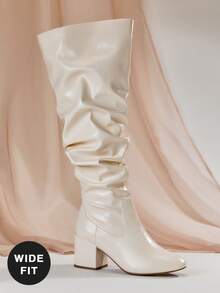 SHUZIA Botas altas de tacón ancho de imitación de cuero con efecto apurado para pantorrillas anchas - Blanco - Ver 3