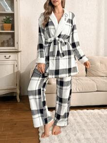 SHEIN Conjunto de pijama de mujer con bata de manga larga a cuadros con cinturón y pantalón recto, pijama de mujer esponjoso de invierno, conjunto de pijama de mujer otoñal esponjoso, pijama a cuadros esponjoso para mujer, ropa de estar por casa cómoda - Multicolor - Ver 4